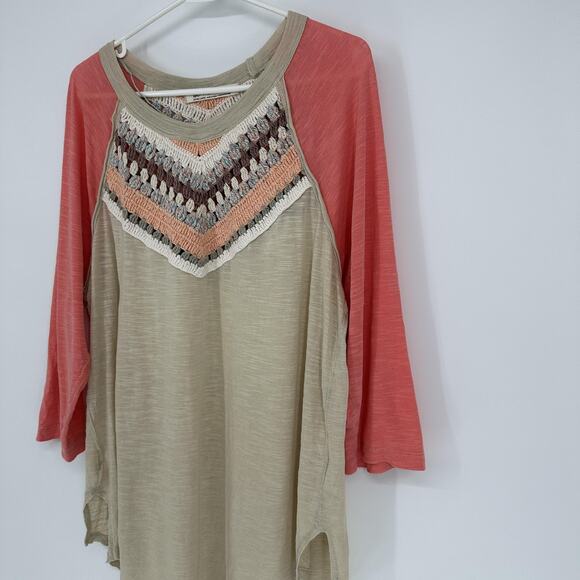 We The Free Shirt Womens XL Tan Coral Crochet Yoke Raglan 3/4 Sleeve Boho Tunic - Picture 5 of 12